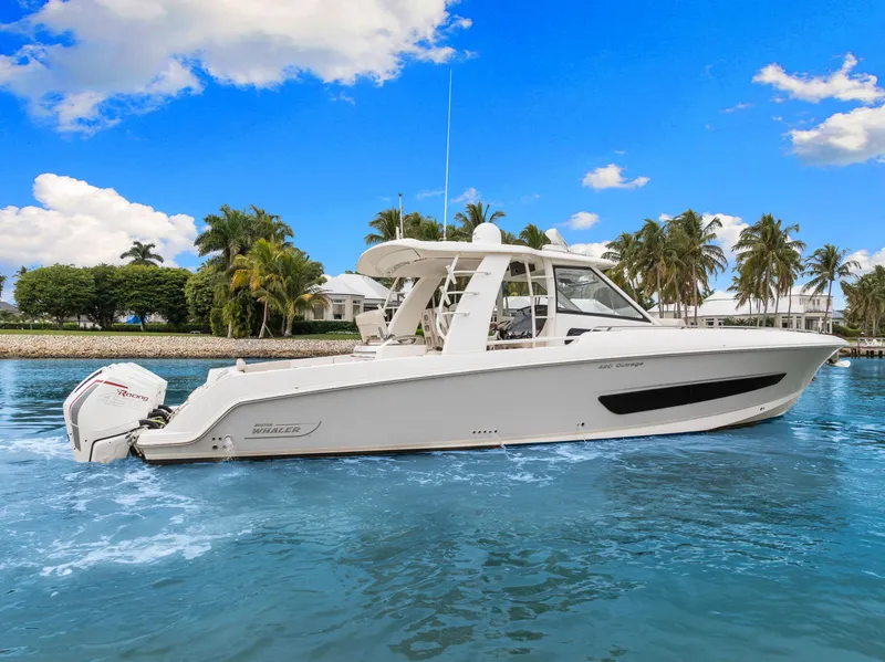 Slide: The Image of Boston Whaler 420 OUTRAGE 2020 - 14