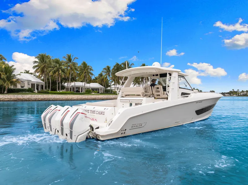 Slide: The Image of Boston Whaler 420 OUTRAGE 2020 - 15