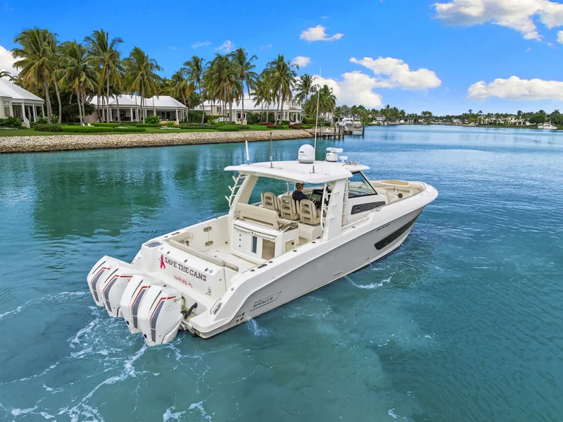 Slide: The Image of Boston Whaler 420 OUTRAGE 2020 - 17
