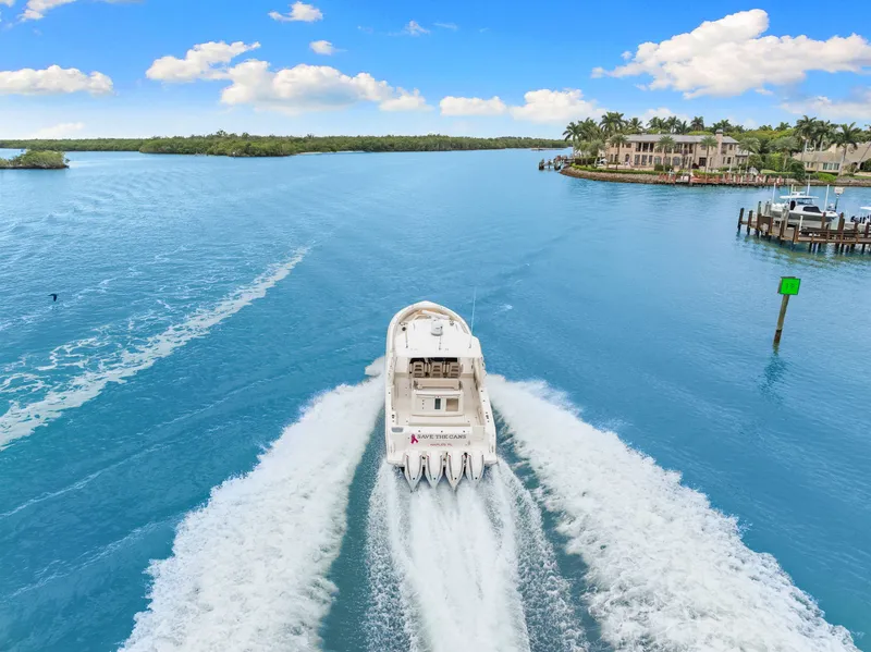 Slide: The Image of Boston Whaler 420 OUTRAGE 2020 - 20