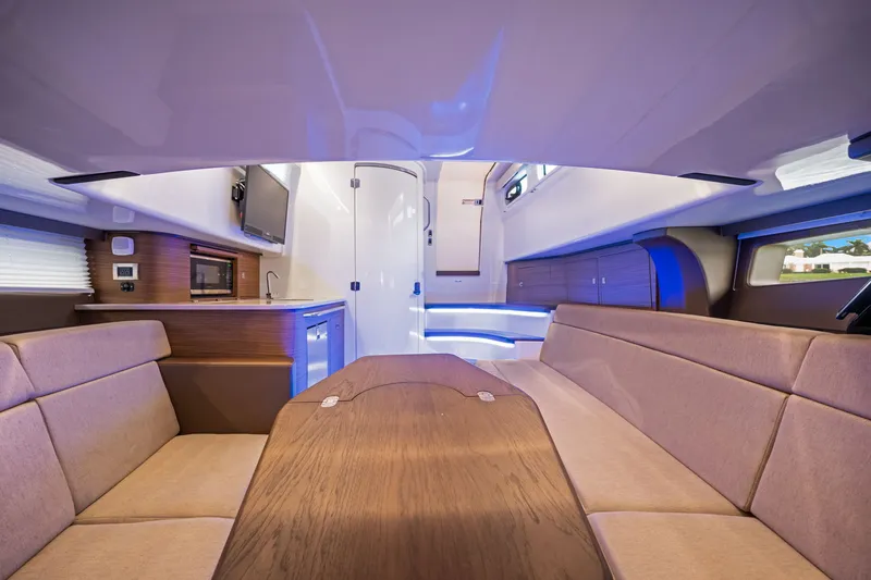 Slide: The Image of Boston Whaler 420 OUTRAGE 2020 - 30