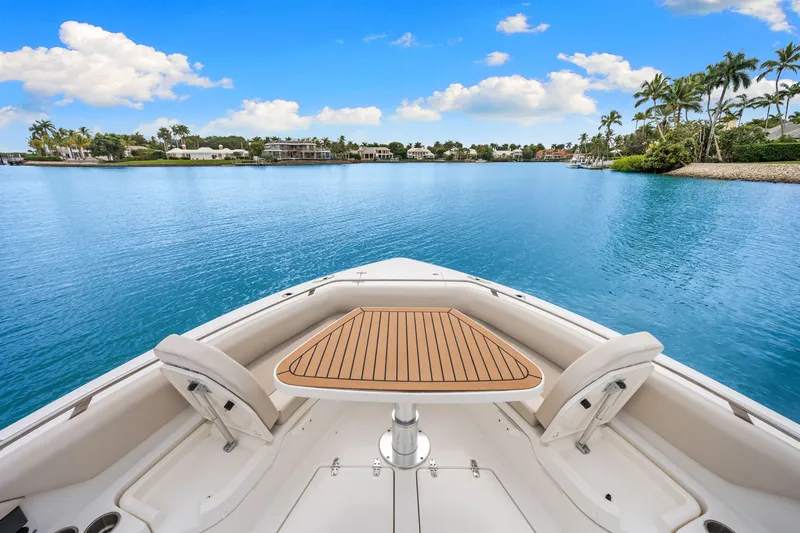 Slide: The Image of Boston Whaler 420 OUTRAGE 2020 - 36