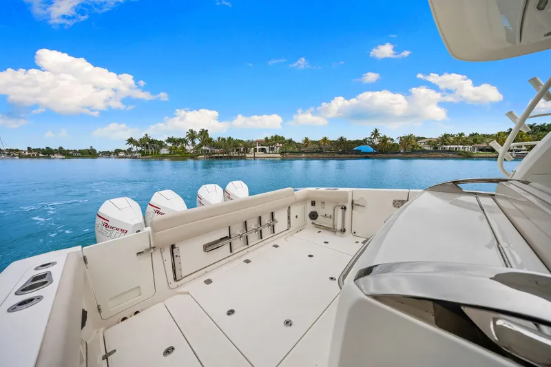 Slide: The Image of Boston Whaler 420 OUTRAGE 2020 - 39
