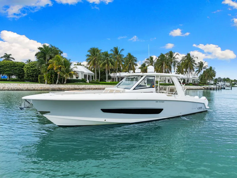Slide: The Image of Boston Whaler 420 OUTRAGE 2020 - 4