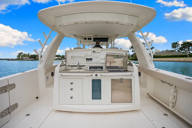Slide: The Image of Boston Whaler 420 OUTRAGE 2020 - 42