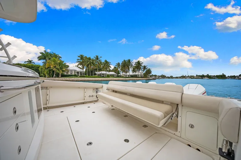 Slide: The Image of Boston Whaler 420 OUTRAGE 2020 - 44