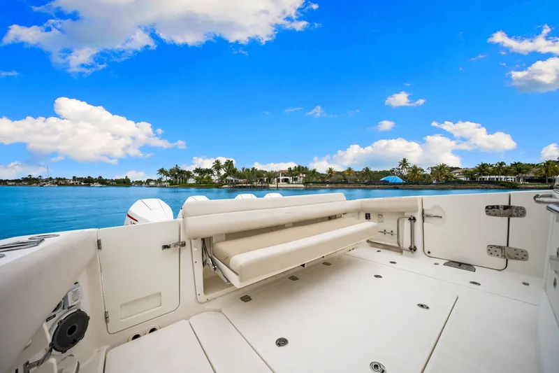 Slide: The Image of Boston Whaler 420 OUTRAGE 2020 - 45