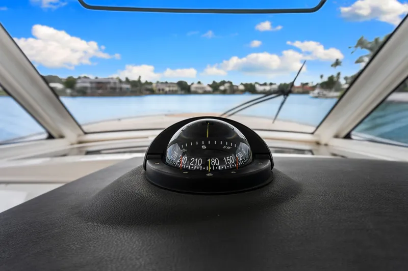 Slide: The Image of Boston Whaler 420 OUTRAGE 2020 - 50