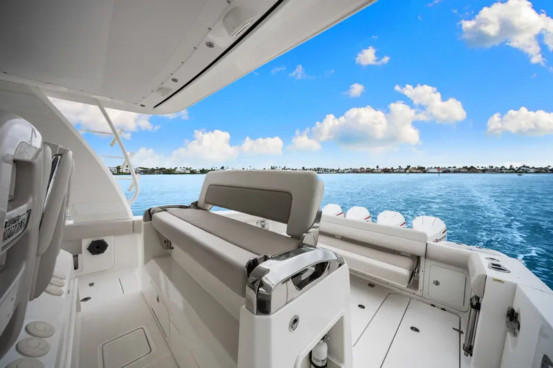 Slide: The Image of Boston Whaler 420 OUTRAGE 2020 - 56