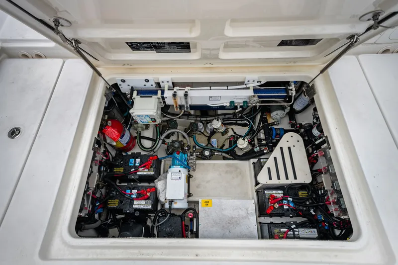 Slide: The Image of Boston Whaler 420 OUTRAGE 2020 - 59