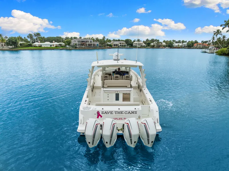 Slide: The Image of Boston Whaler 420 OUTRAGE 2020 - 8