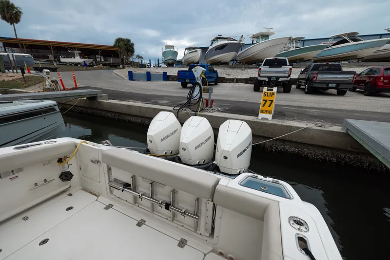 Slide: The Image of Boston Whaler 350 REALM 2023 - 18