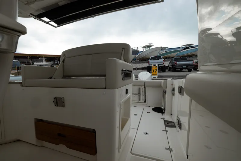 Slide: The Image of Boston Whaler 350 REALM 2023 - 33