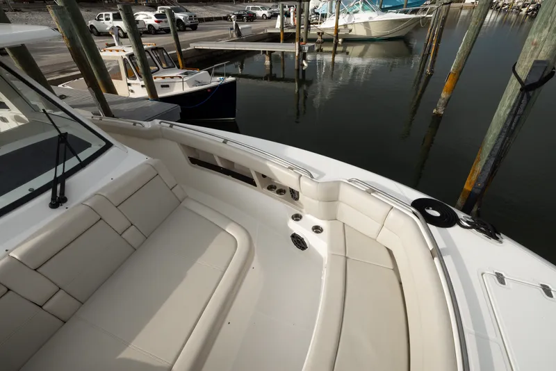 Slide: The Image of Boston Whaler 350 REALM 2023 - 57