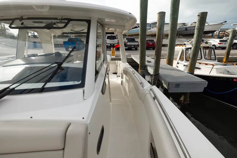 Slide: The Image of Boston Whaler 350 REALM 2023 - 59