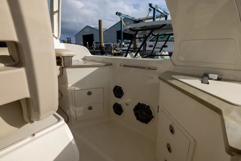 Slide: The Image of Boston Whaler 350 REALM 2023 - 60