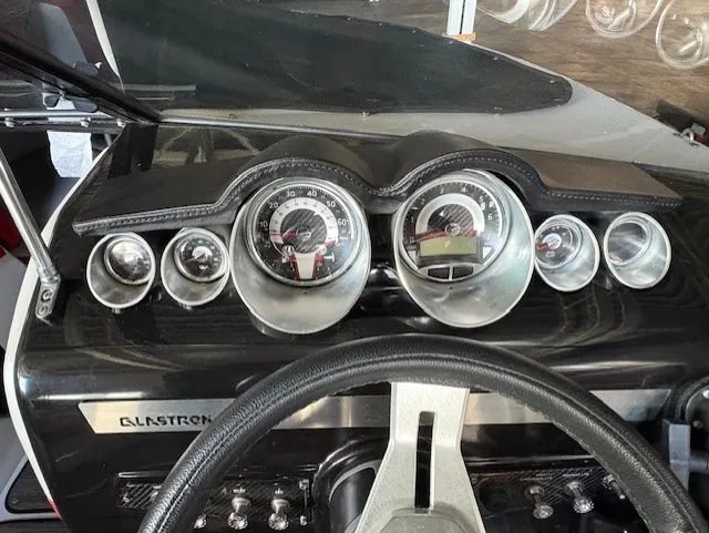 Slide: The Image of Glastron 225 GTS 2019 - 6