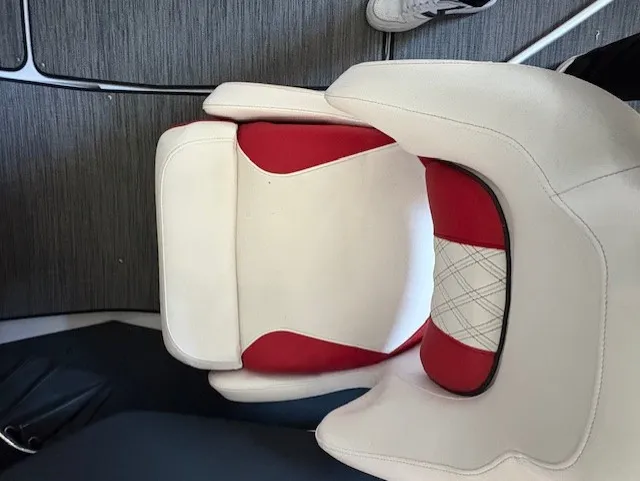 Slide: The Image of Glastron 225 GTS 2019 - 7