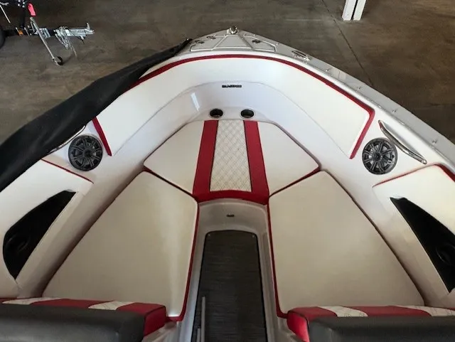 Slide: The Image of Glastron 225 GTS 2019 - 8