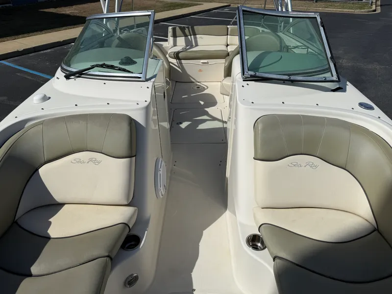 Slide: The Image of Sea Ray 240 Sundeck 2005 - 14