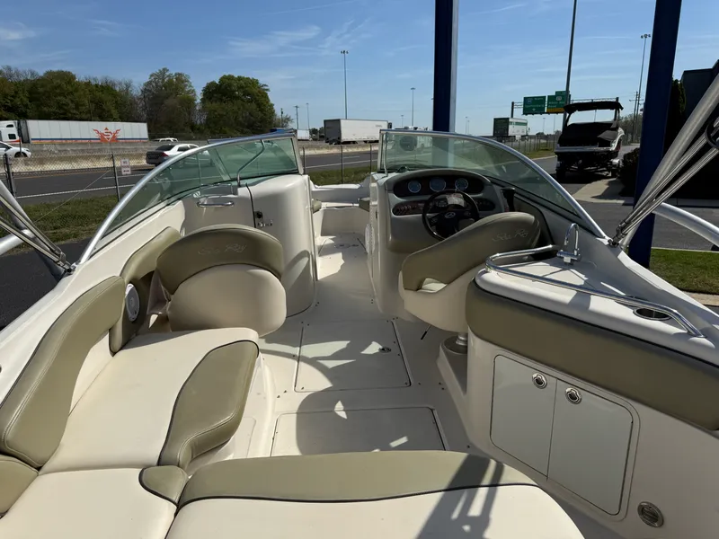 Slide: The Image of Sea Ray 240 Sundeck 2005 - 8