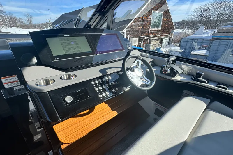 Slide: The Image of Sea Ray Sundancer 370 Outboard 2026 - 14