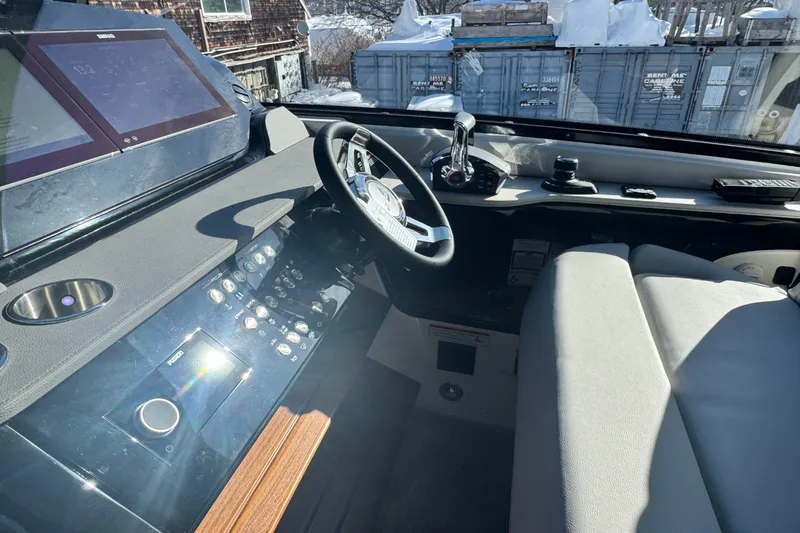 Slide: The Image of Sea Ray Sundancer 370 Outboard 2026 - 16