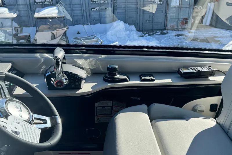 Slide: The Image of Sea Ray Sundancer 370 Outboard 2026 - 17