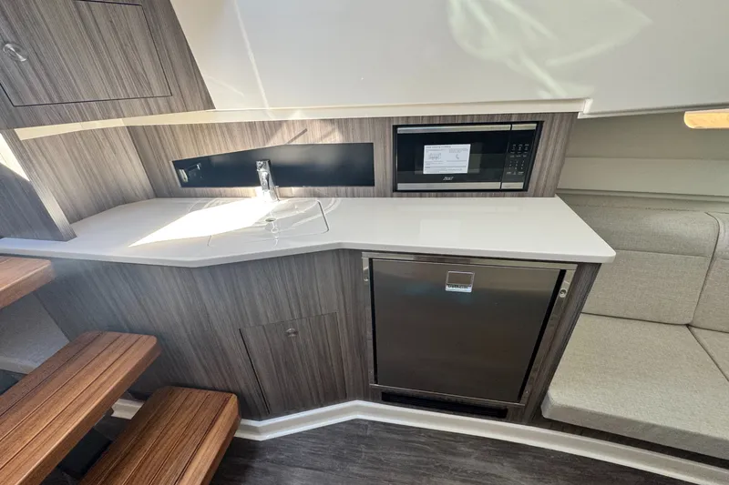 Slide: The Image of Sea Ray Sundancer 370 Outboard 2026 - 22