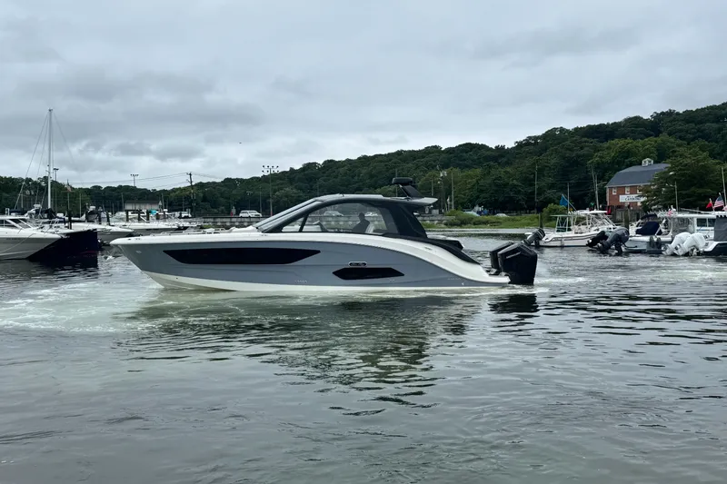 Slide: The Image of Sea Ray Sundancer 370 Outboard 2026 - 39