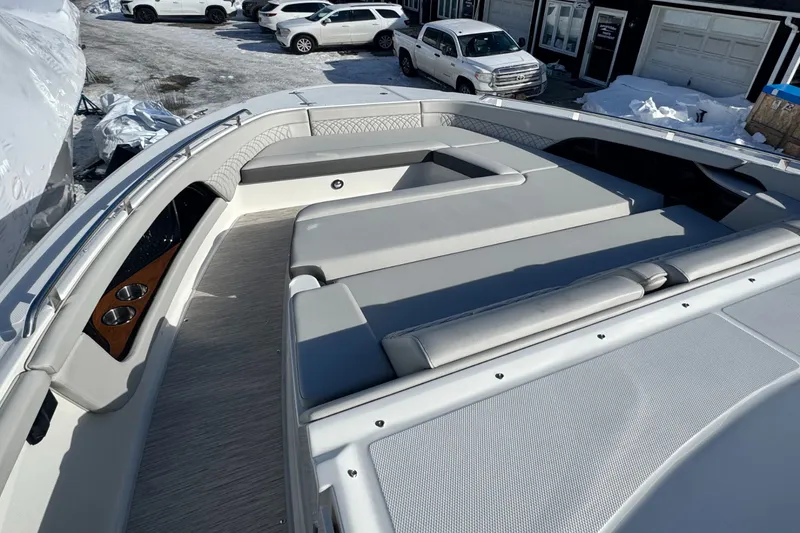 Slide: The Image of Sea Ray Sundancer 370 Outboard 2026 - 32