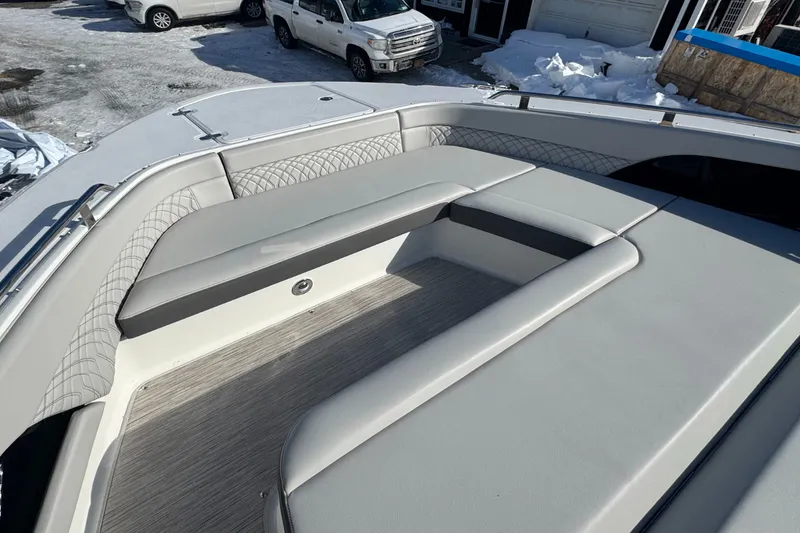 Slide: The Image of Sea Ray Sundancer 370 Outboard 2026 - 35