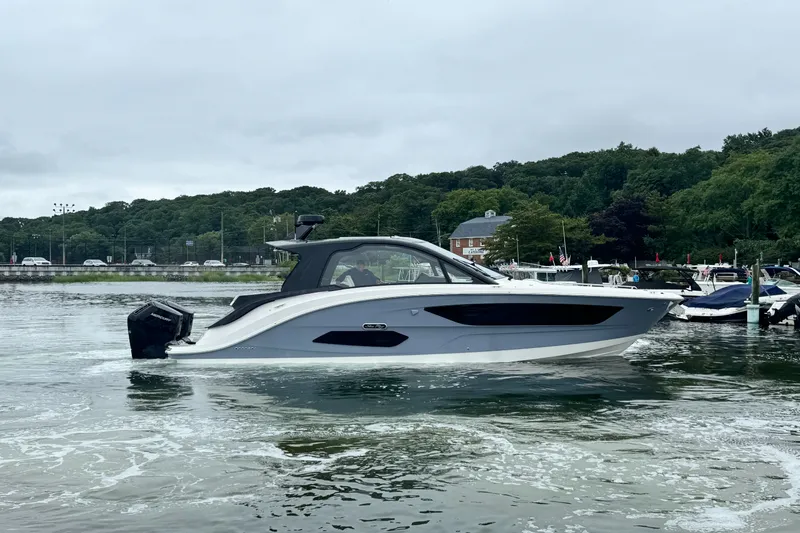 Slide: The Image of Sea Ray Sundancer 370 Outboard 2026 - 43