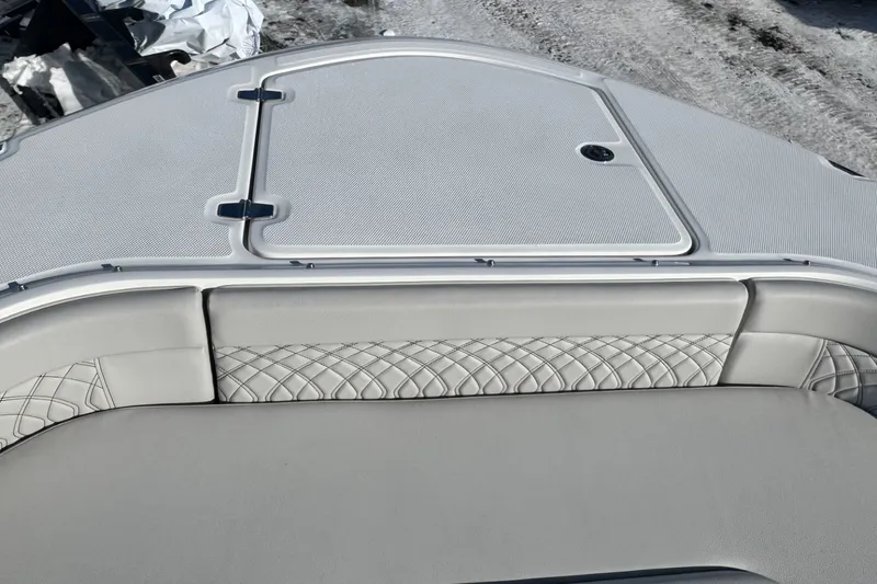 Slide: The Image of Sea Ray Sundancer 370 Outboard 2026 - 36