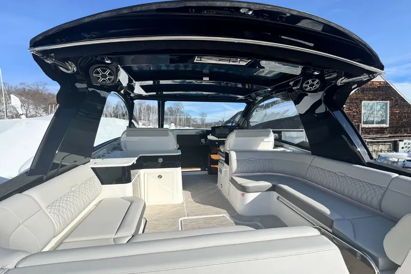 Slide: The Image of Sea Ray Sundancer 370 Outboard 2026 - 5