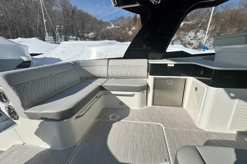 Slide: The Image of Sea Ray Sundancer 370 Outboard 2026 - 7