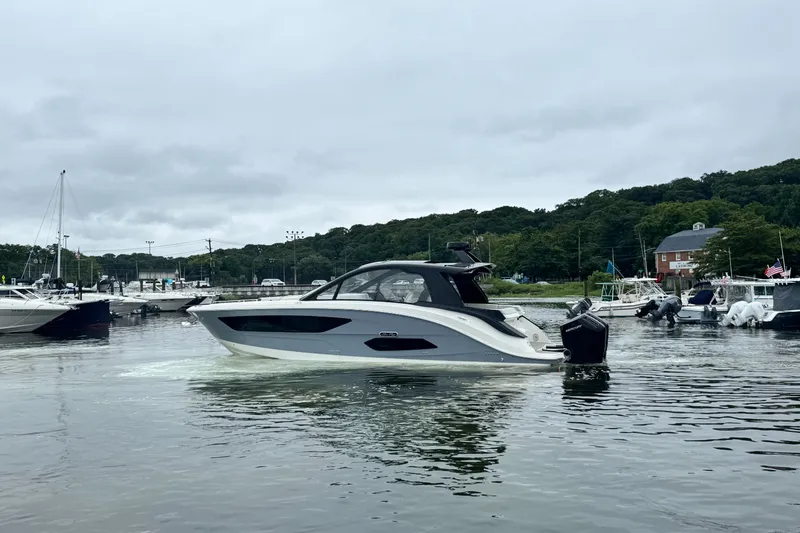 Slide: The Image of Sea Ray Sundancer 370 Outboard 2026 - 40