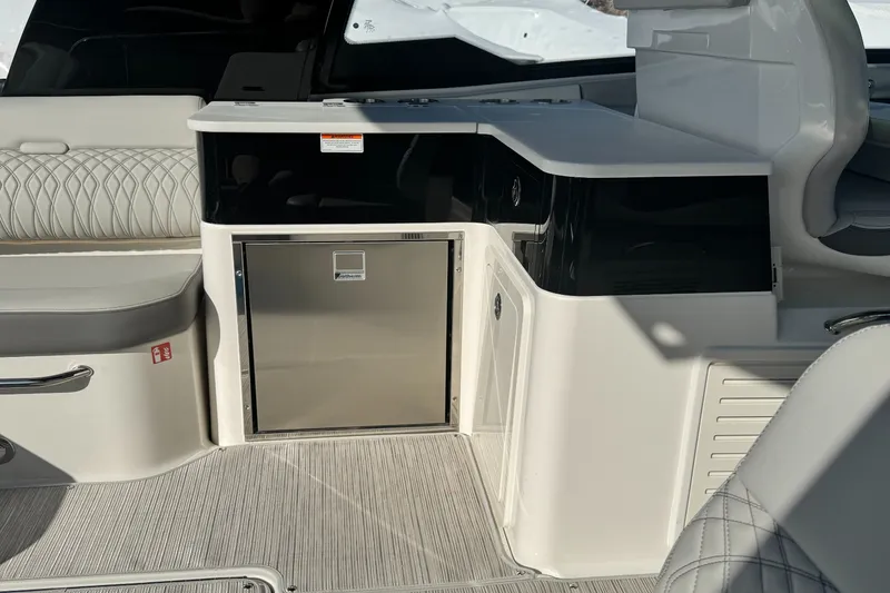 Slide: The Image of Sea Ray Sundancer 370 Outboard 2026 - 9