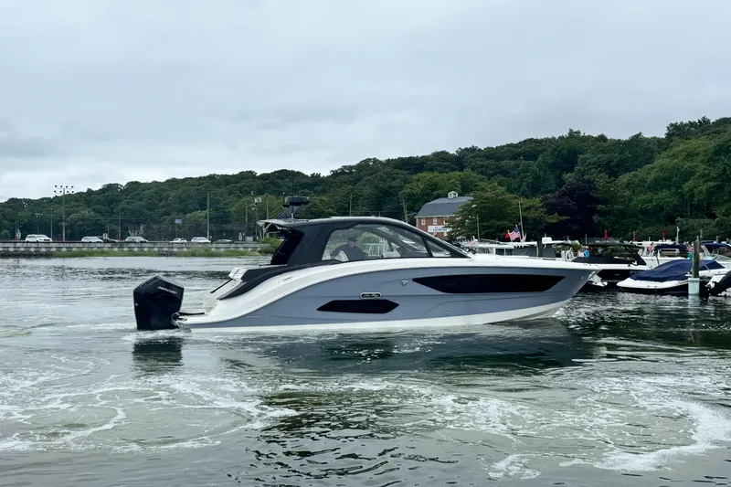 The Image of Sea Ray Sundancer 370 Outboard 2026 - 0
