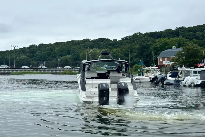 Slide: The Image of Sea Ray Sundancer 370 Outboard 2026 - 41