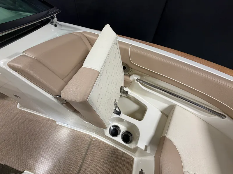 Slide: The Image of Chris-Craft 25GT 2021 - 12