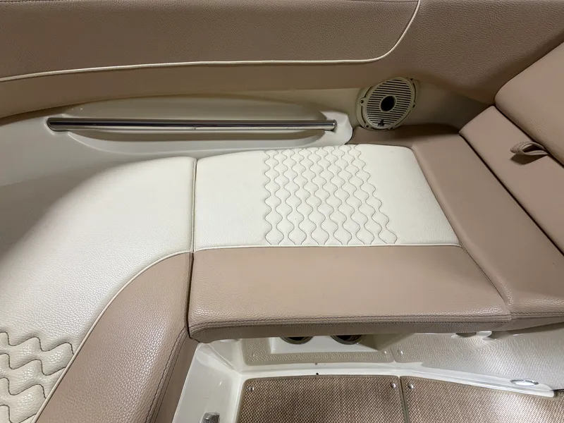 Slide: The Image of Chris-Craft 25GT 2021 - 24