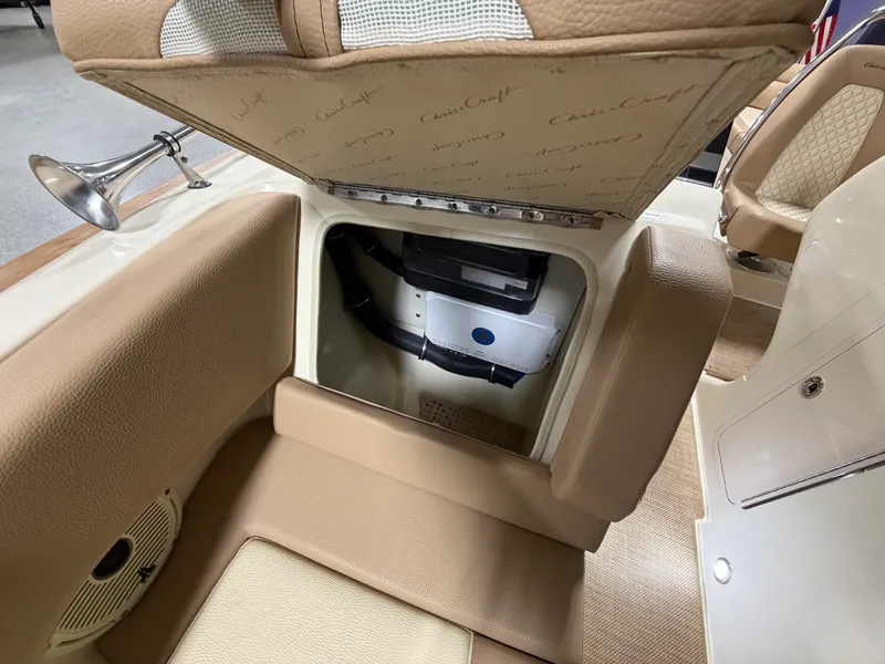 Slide: The Image of Chris-Craft 25GT 2021 - 26