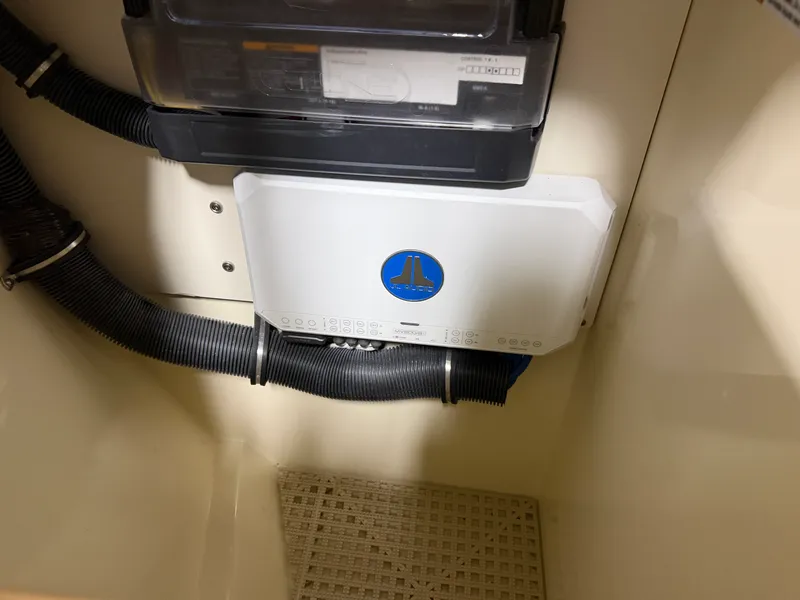 Slide: The Image of Chris-Craft 25GT 2021 - 27