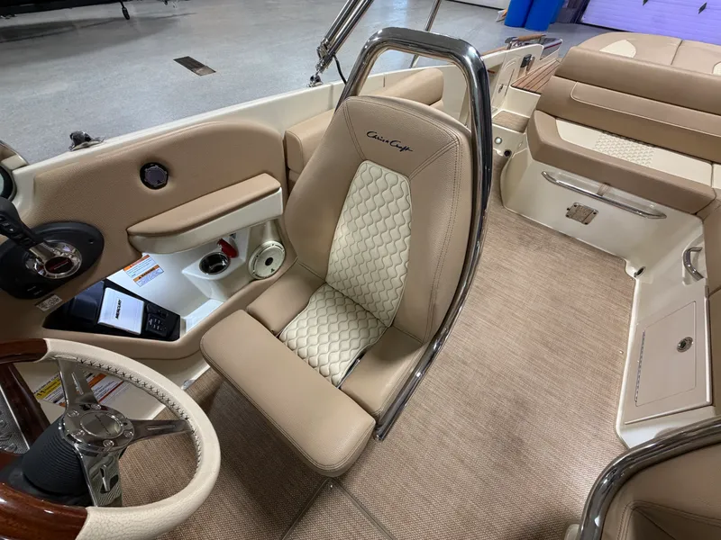 Slide: The Image of Chris-Craft 25GT 2021 - 45