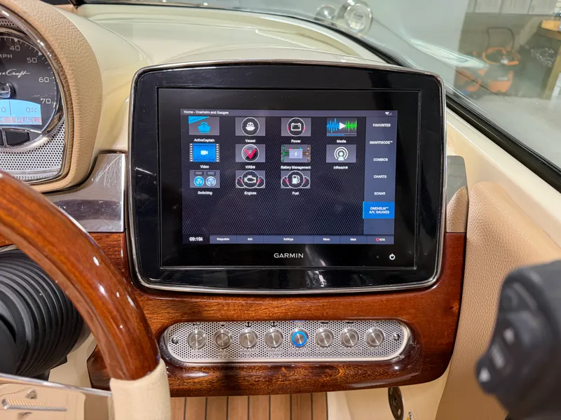 Slide: The Image of Chris-Craft 25GT 2021 - 55