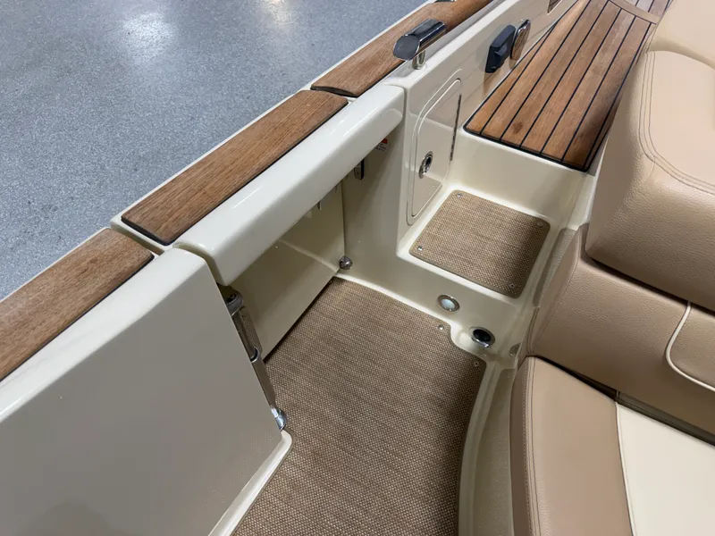 Slide: The Image of Chris-Craft 25GT 2021 - 69