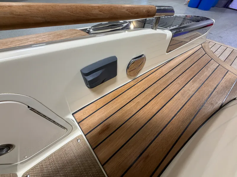 Slide: The Image of Chris-Craft 25GT 2021 - 72