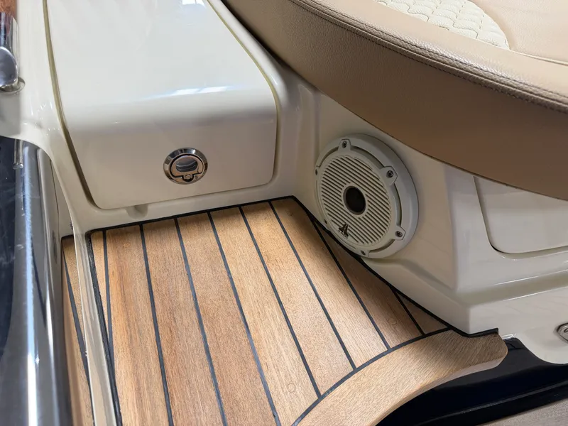 Slide: The Image of Chris-Craft 25GT 2021 - 79