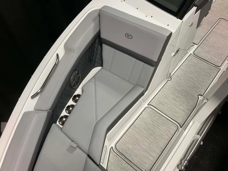 Slide: The Image of Cobalt R4 Outboard 2026 - 14